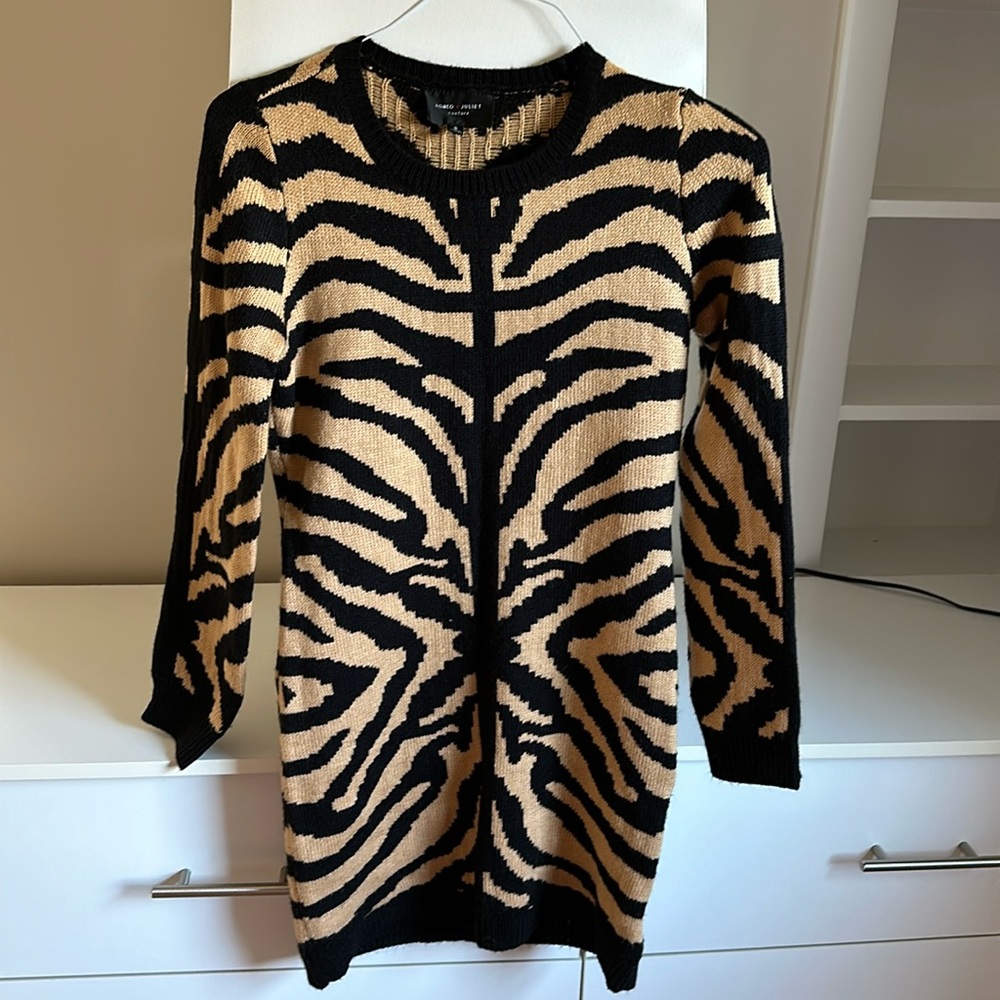 Romeo+Juliet Couture Tiger Print Stretch Mini Sweater Dress Women’s Size Small